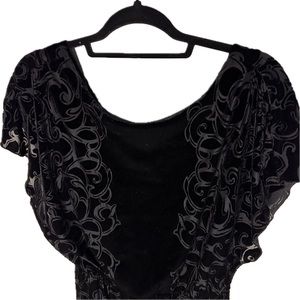 Velvet dress with elastic waistband.